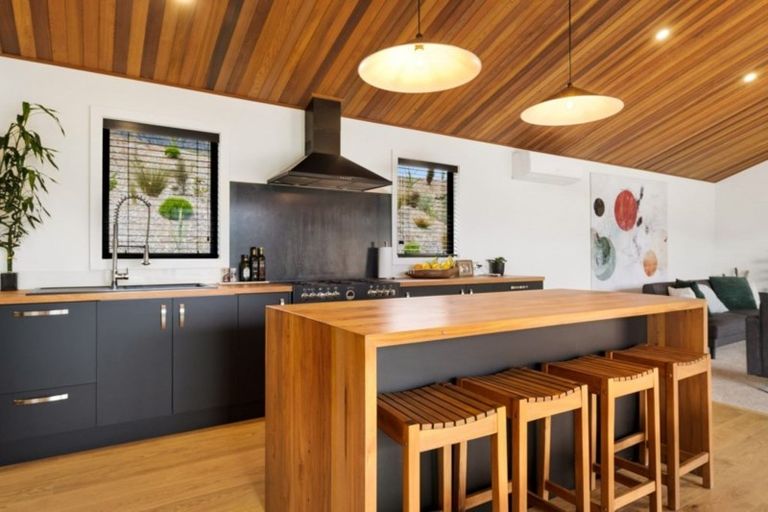 Photo of property in 6a Kinross Lane, Jacks Point, Queenstown, 9371