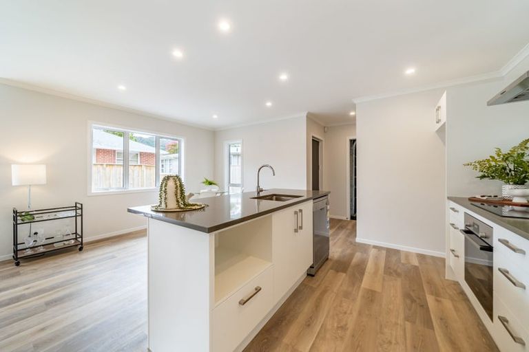 Photo of property in 11a Hall Grove, Ebdentown, Upper Hutt, 5018