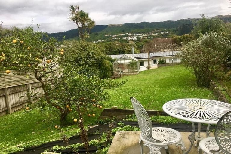 Photo of property in 34 Ranui Terrace, Tawa, Wellington, 5028