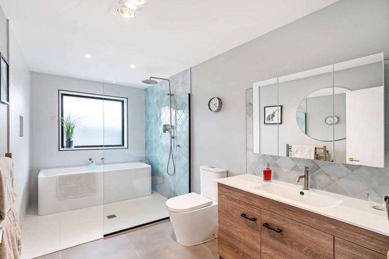 Photo of property in 33 Tara Crescent, Woodend, 7610