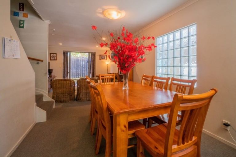 Photo of property in 29 Verdale Circle, Glen Eden, Auckland, 0602