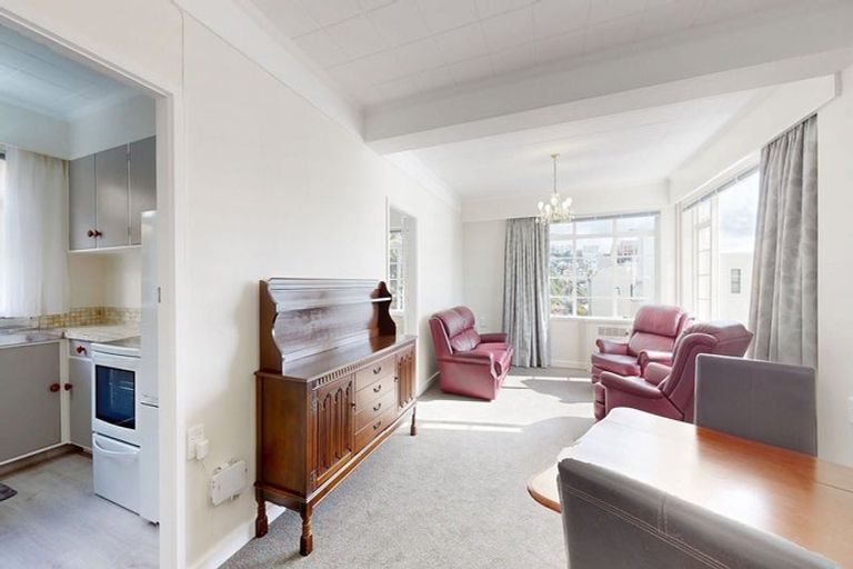 Photo of property in Wharenui Apartments, 274 Oriental Parade, Oriental Bay, Wellington, 6011