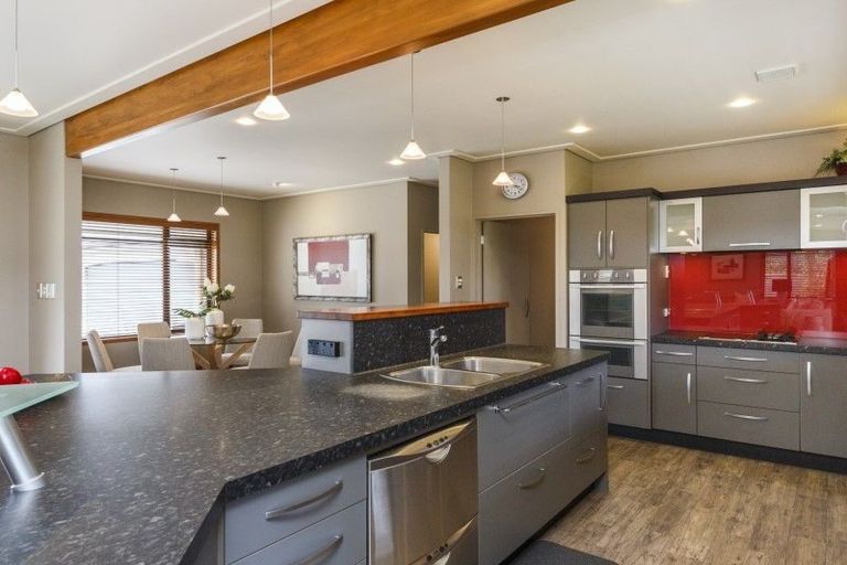 Photo of property in 37 East Street, Terrace End, Palmerston North, 4410