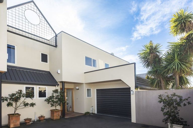 Photo of property in 3/33 Holly Road, St Albans, Christchurch, 8014
