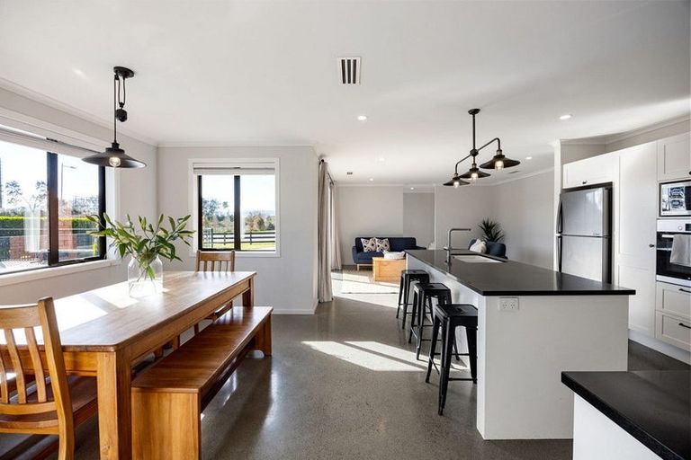 Photo of property in 15 Moemoea Place, Cambridge, 3434