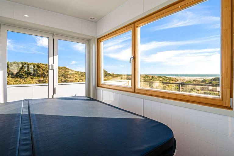 Photo of property in 5 Somerset Grove, Waitarere Beach, Levin, 5510