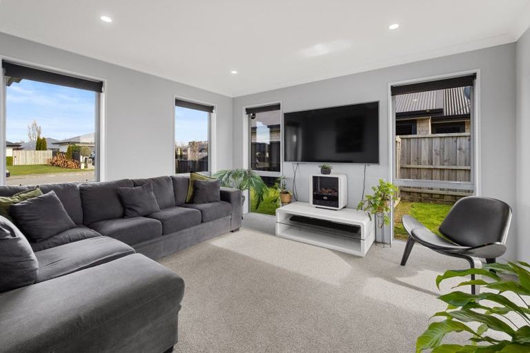 Photo of property in 16 Whiteoak Grove, Tinwald, Ashburton, 7700