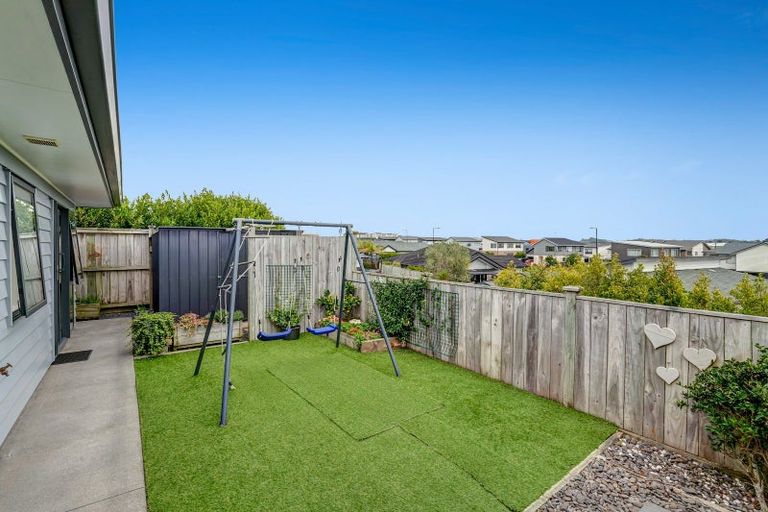 Photo of property in 14 Kingfisher Road, Silverdale, 0932