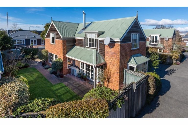 Photo of property in 2/61 Hawkesbury Avenue, St Albans, Christchurch, 8014