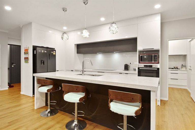 Photo of property in 144a Hutchinson Avenue, New Lynn, Auckland, 0600