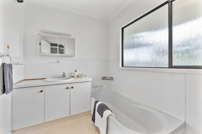 Photo of property in 7 Kaitake Place, Oakura, 4314