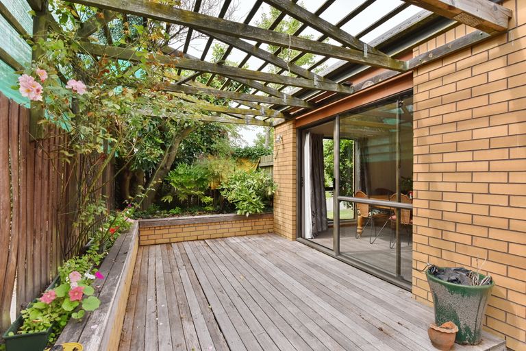 Photo of property in 23 Derenzy Place, Avonhead, Christchurch, 8042