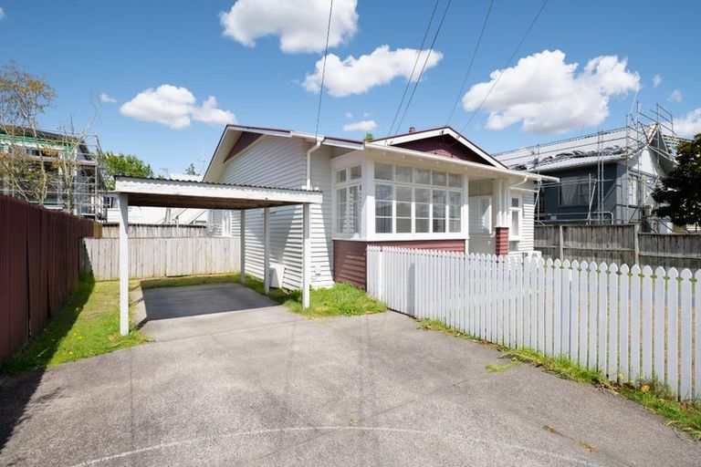 Photo of property in 16 Coates Street, Hamilton East, Hamilton, 3216