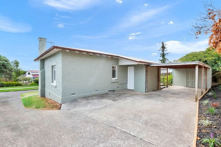 Photo of property in 19 Craigbank Avenue, New Lynn, Auckland, 0600