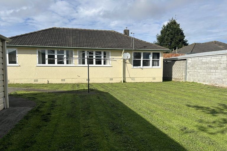 Photo of property in 17 Bristol Crescent, Roslyn, Palmerston North, 4414