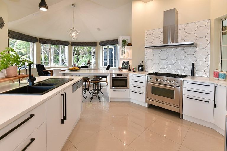 Photo of property in 54 Pinetone Road, Kumeu, 0892