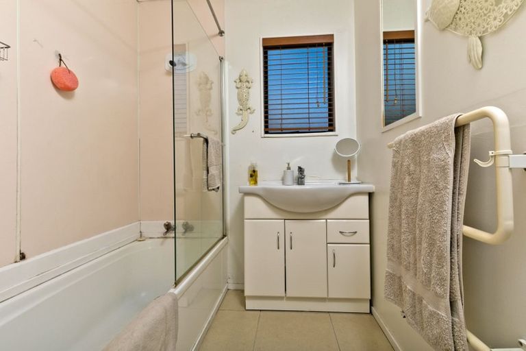Photo of property in 52 Luanda Drive, Ranui, Auckland, 0612