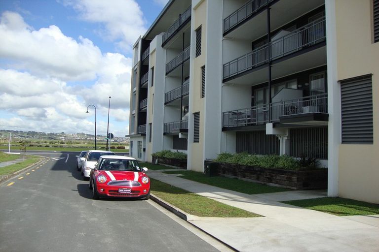 Photo of property in 1/63 Kestev Drive, Flat Bush, Auckland, 2016