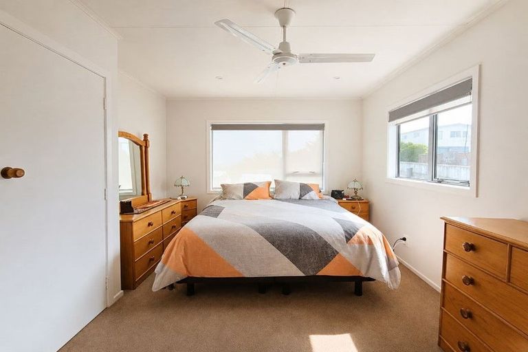 Photo of property in 17 Humphreys Grove, Titahi Bay, Porirua, 5022