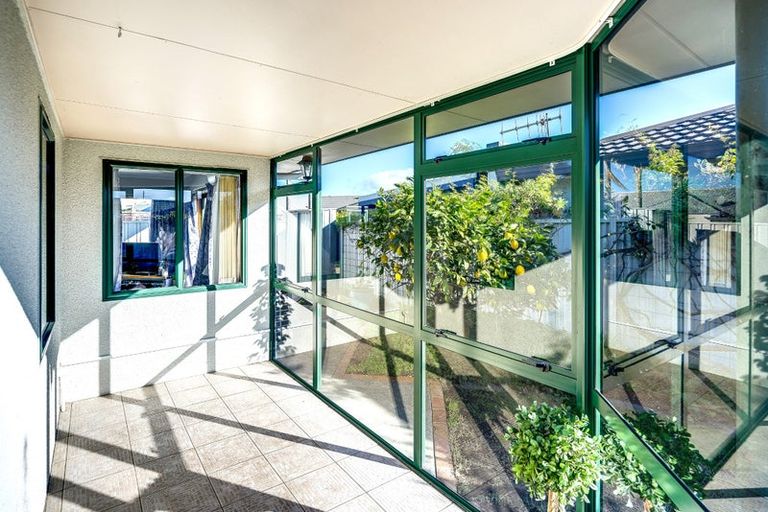 Photo of property in 5a Montague Way, Taradale, Napier, 4112