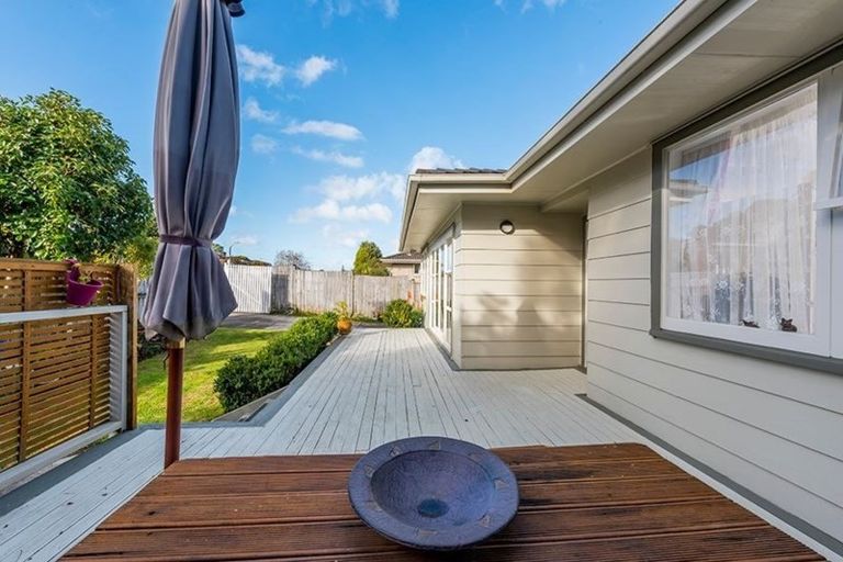 Photo of property in 19 Donovan Avenue, Massey, Auckland, 0614