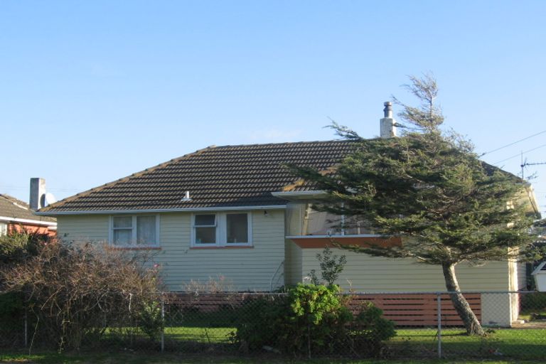 Photo of property in 23a Matahourua Crescent, Cannons Creek, Porirua, 5024