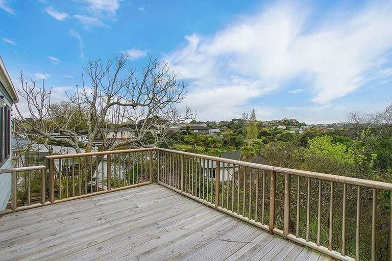 Photo of property in 15 Lake Road, Northcote, Auckland, 0627