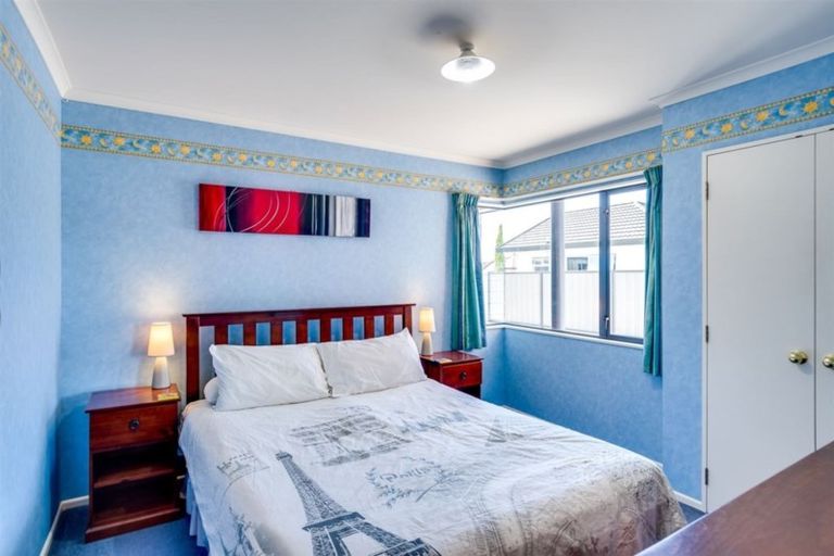 Photo of property in 16 Forbury Way, Taradale, Napier, 4112