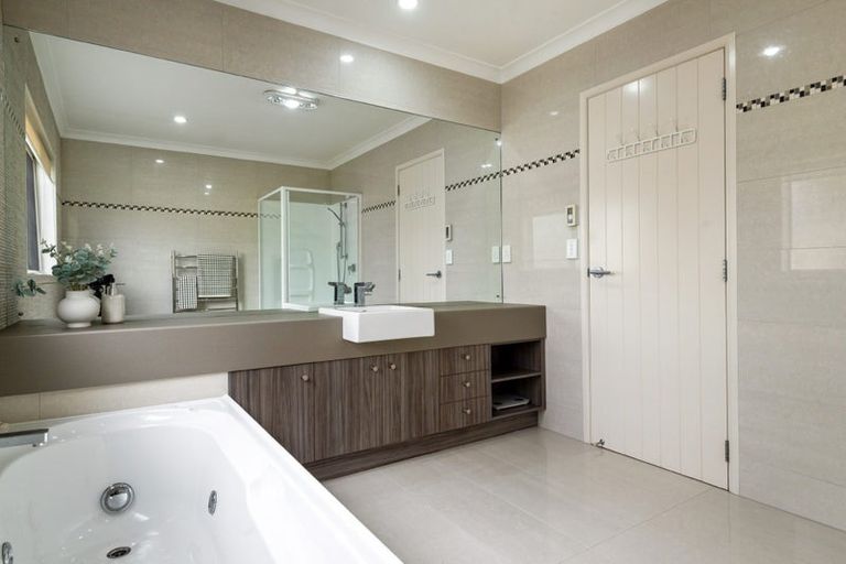 Photo of property in 42 Laurel Oak Drive, Schnapper Rock, Auckland, 0632