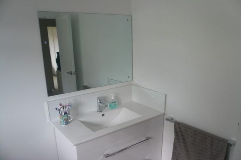 Photo of property in 9/133 Hutchinson Avenue, New Lynn, Auckland, 0600