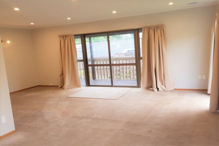 Photo of property in 86 Omapere Street, Whitby, Porirua, 5024