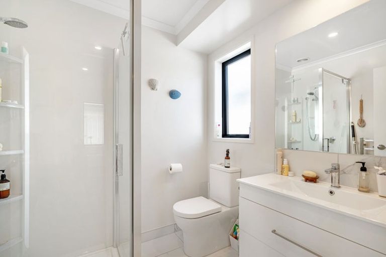 Photo of property in 4 Te Taniwha Road, One Tree Point, 0118
