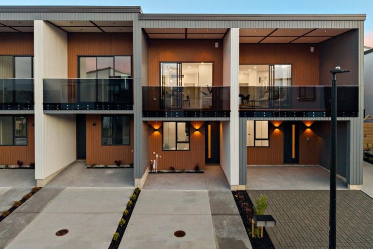 Photo of property in 51 Puihi Crescent, Massey, 0614