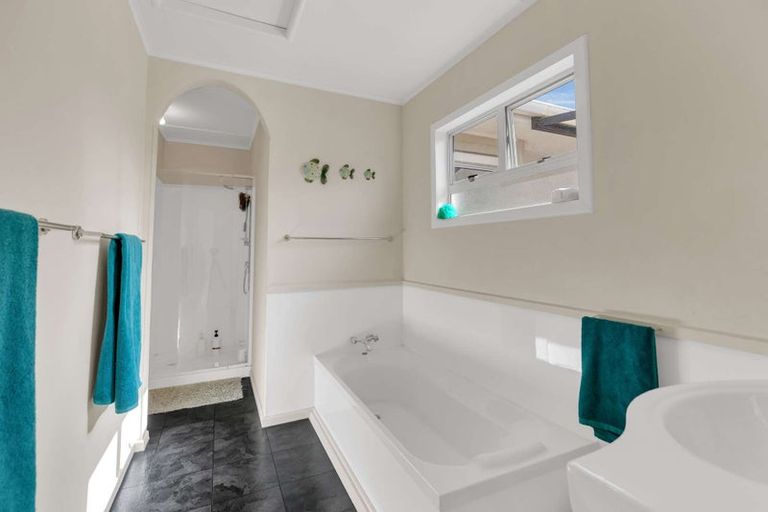 Photo of property in 286 Kawiu Road, Levin, 5510