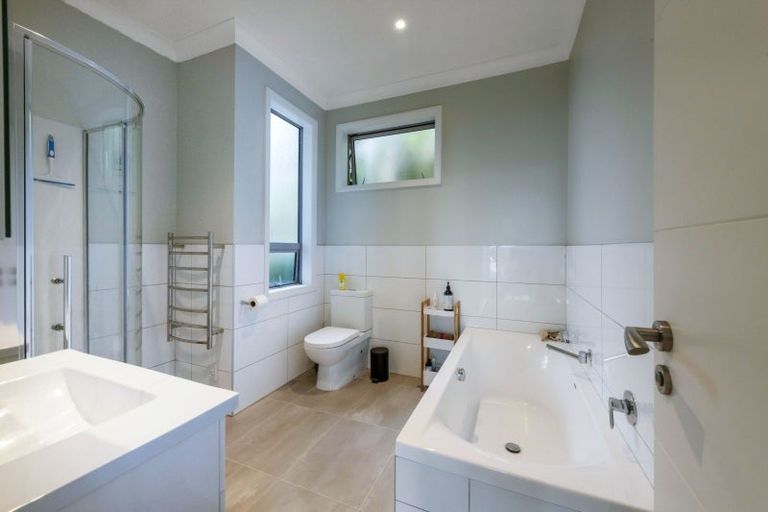 Photo of property in 118a Nicholson Road, Khandallah, Wellington, 6035