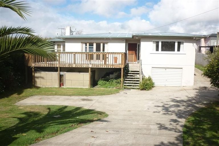 Photo of property in 186 Waimumu Road, Massey, Auckland, 0614