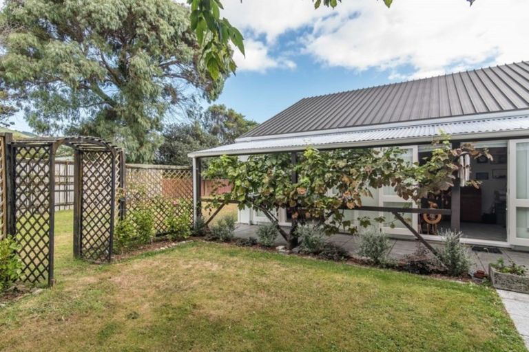 Photo of property in 5 Lesley Grove, Waikanae, 5036