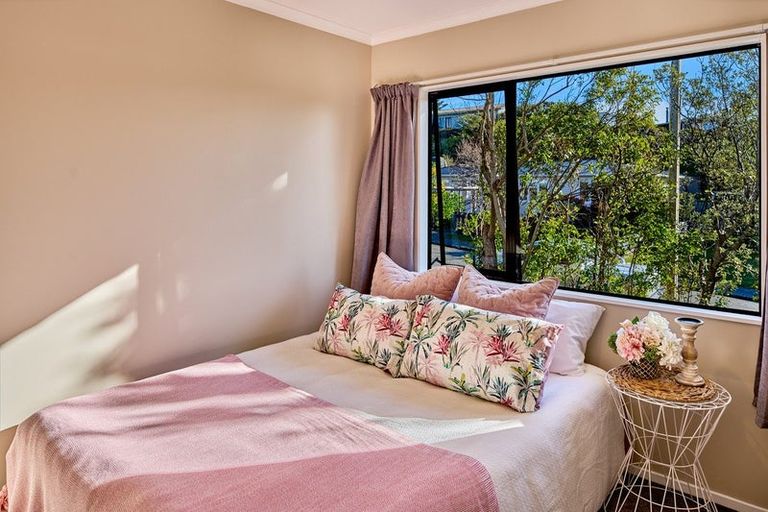 Photo of property in 3 Makora Grove, Paremata, Porirua, 5024