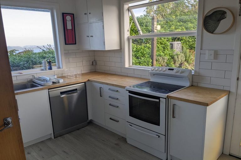 Photo of property in 33 Ranui Crescent, Khandallah, Wellington, 6035