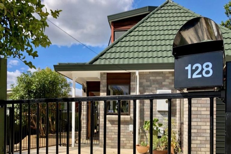 Photo of property in 128 Newcastle Road, Dinsdale, Hamilton, 3204