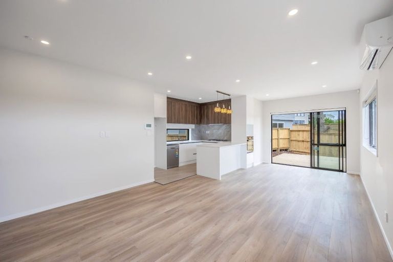 Photo of property in 3b Nor'east Drive, Northcross, Auckland, 0632