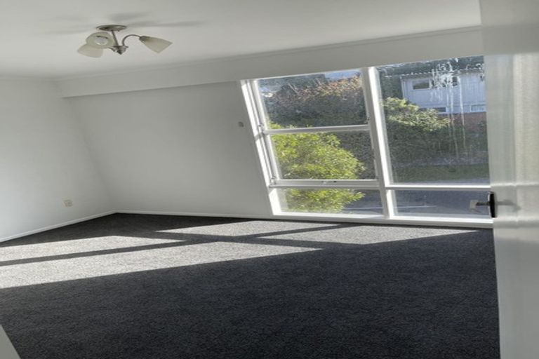 Photo of property in 6 Churton Drive, Churton Park, Wellington, 6037