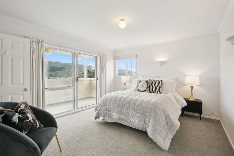 Photo of property in 116 Woodman Drive, Tawa, Wellington, 5028