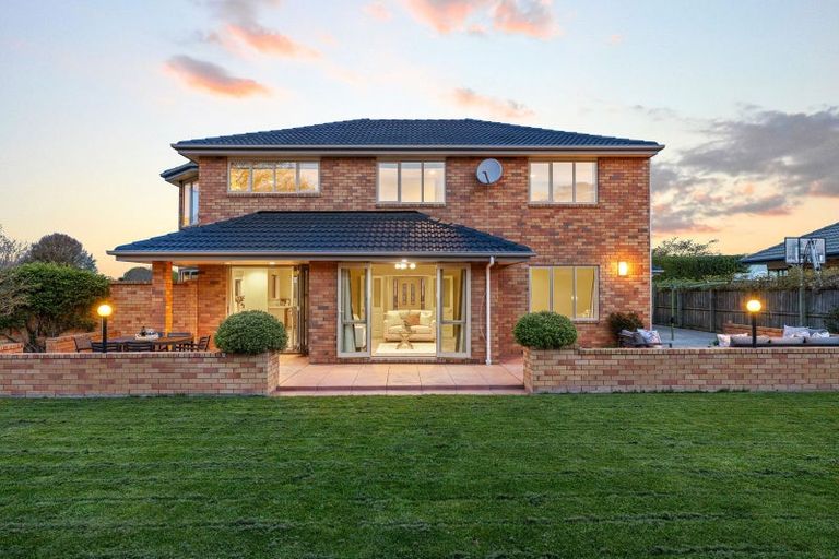 Photo of property in 64 Willowview Drive, Redwood, Christchurch, 8051