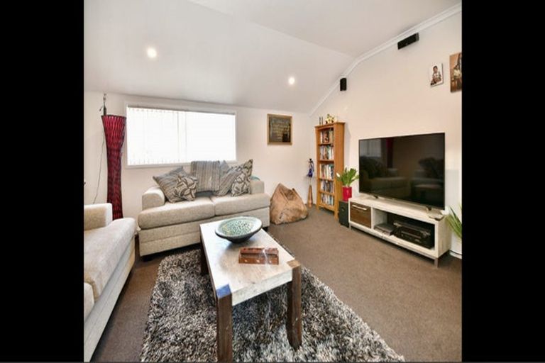 Photo of property in 780 East Coast Road, Oteha, Auckland, 0630