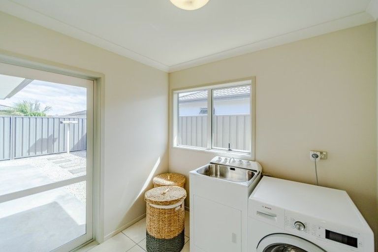 Photo of property in 15 Portland Place, Poraiti, Napier, 4112