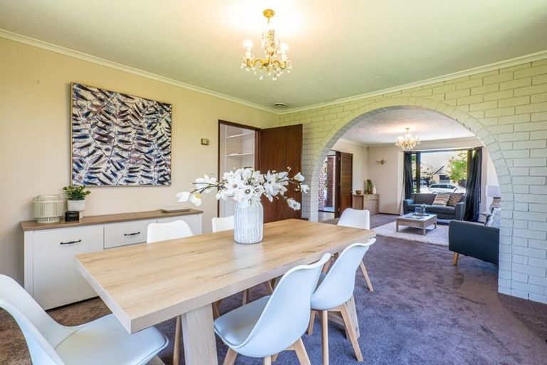 Photo of property in 12 Felstead Place, Avonhead, Christchurch, 8042