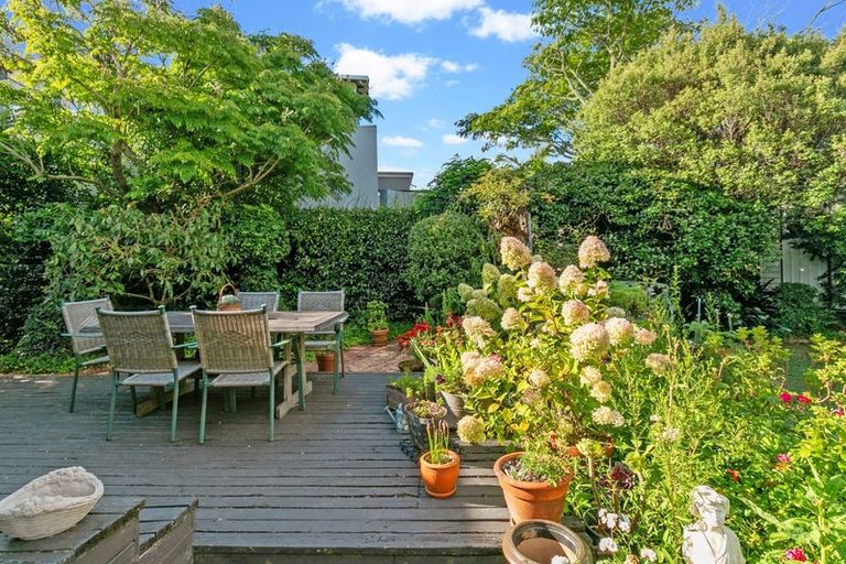 Photo of property in 63 Forrest Hill Road, Milford, Auckland, 0620