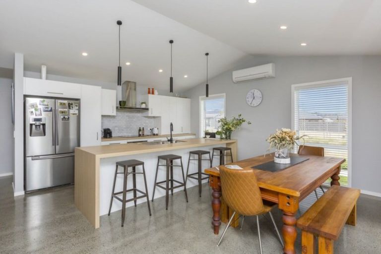 Photo of property in 36 Hopkirk Avenue, Wallaceville, Upper Hutt, 5018