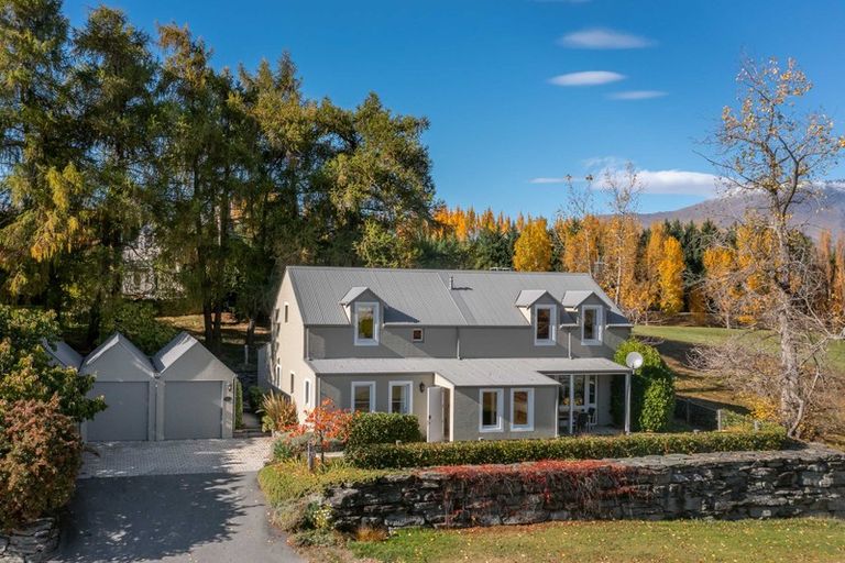 Photo of property in Millbrook Resort, 28 Settlers Way, Arrowtown, 9371